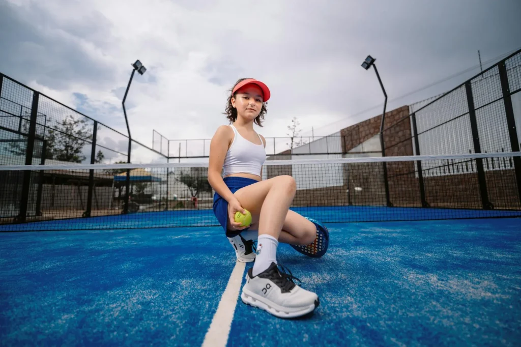 Padel shoes with herringbone outsole on artificial grass court